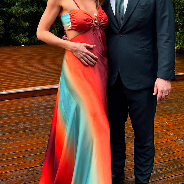 Beaumama robe longue grossesse soirée rayures arc-en-ciel dos nu fluide spaghettiträger style tropical femme enceinte