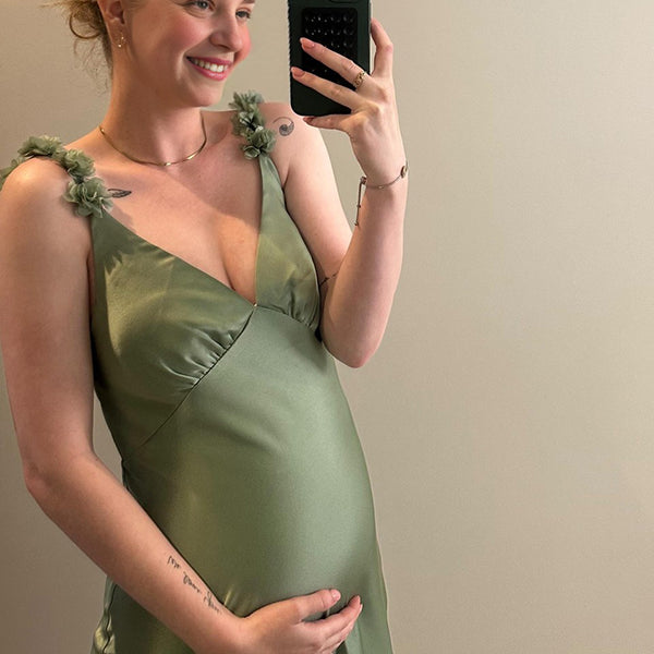 Beaumama robe longue grossesse chic élégant dos nu 3D fleurie strap satin femme enceinte