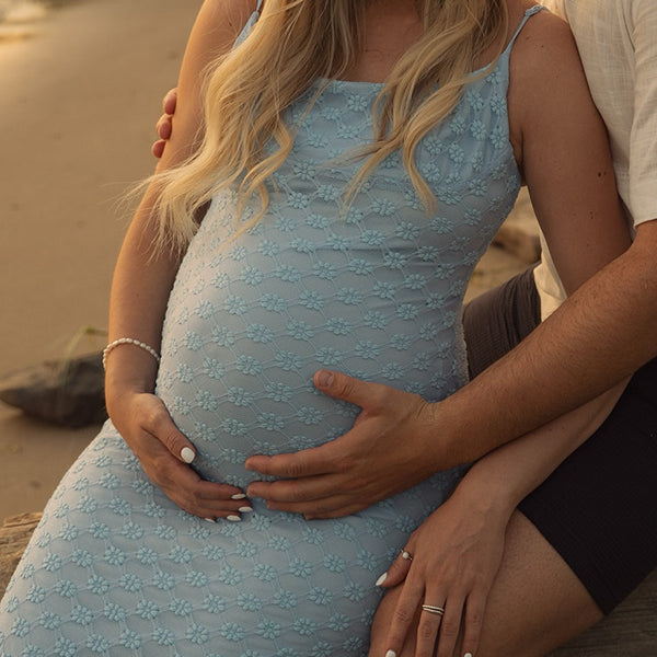 Beaumama robe shooting longue grossesse broderie marguerite spaghettiträger photo moulante femme enceinte
