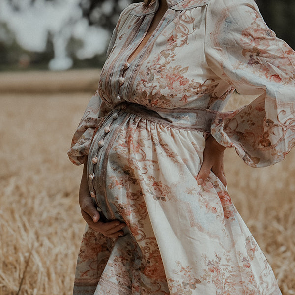 Beaumama robe photo courte grossesse chic vacances imprimé fleurie boutonnage trapèze femme enceinte