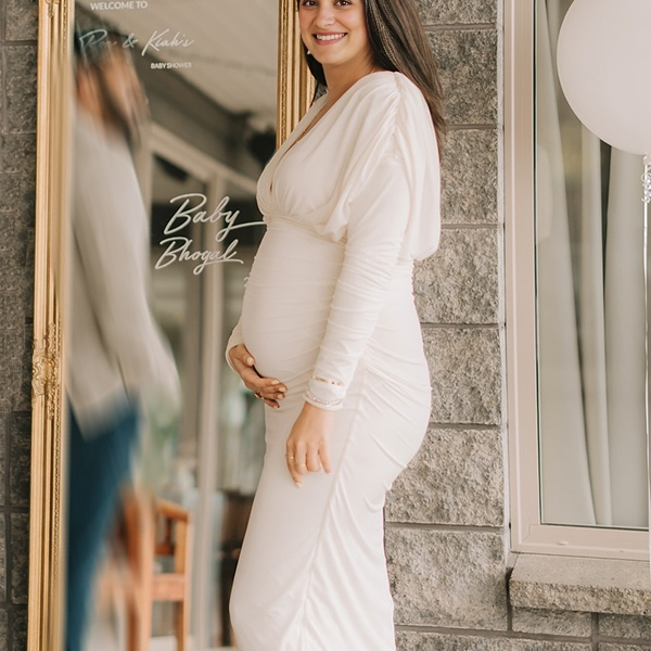 Beaumama robe longue de grossesse shooting moulante plissé décolleté plongeant tenue babyshower femme enceinte