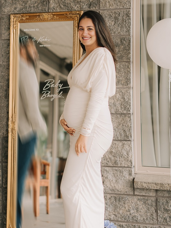 Beaumama robe longue de grossesse shooting moulante plissé décolleté plongeant tenue babyshower femme enceinte