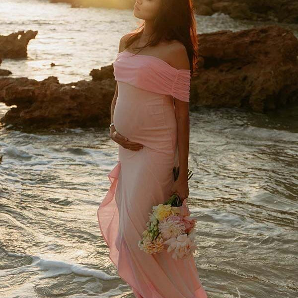 Beaumama robe longue grossesse photo chic fendu le côté volants épaule dénudée femme enceinte