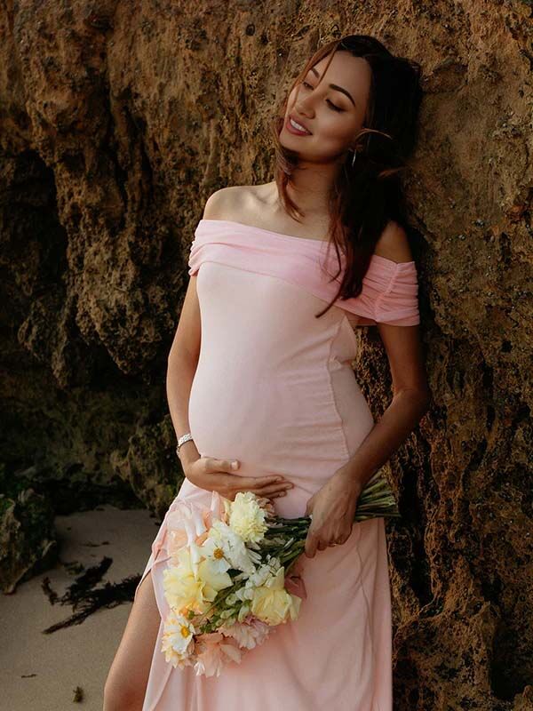 Beaumama robe longue grossesse photo chic fendu le côté volants épaule dénudée femme enceinte
