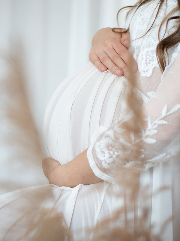 Beaumama robe longue de grossesse fluide dentelle manches longues photo femme enceinte