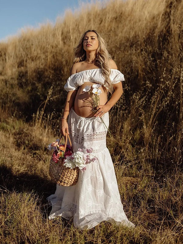 Beaumama robe longue de maternité shooting élégante 2 en 1 en dentelle à épaules dénudées blanche