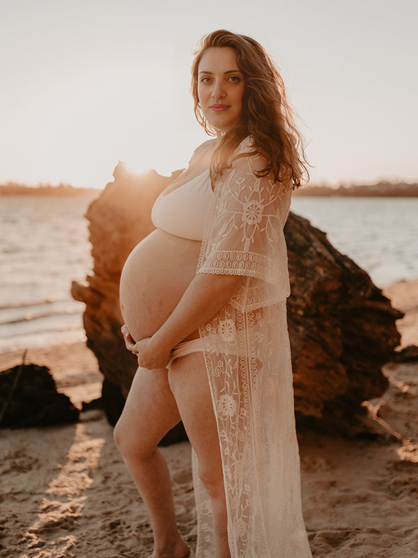 Beaumama robes photo mi-longue grossesse bohème dentelle transparent fente avant bord ondulé femme enceinte