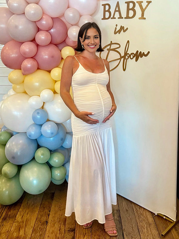 Beaumama robe longue grossesse chic babyshower spaghettiträger plissé fluide blanche femme enceinte