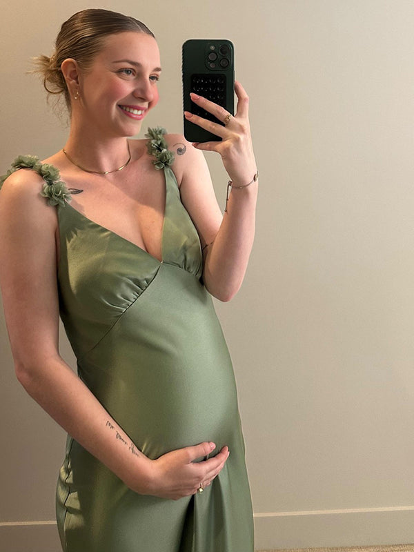 Beaumama robe longue grossesse chic élégant dos nu 3D fleurie strap satin femme enceinte