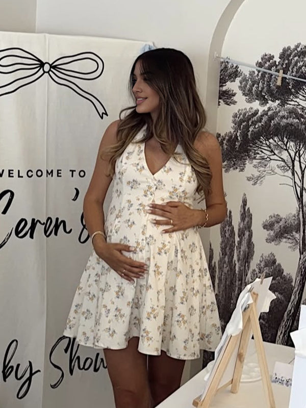 Beaumama robe courte grossesse babyshower imprimé fleurie dos nu licou blanche femme enceinte
