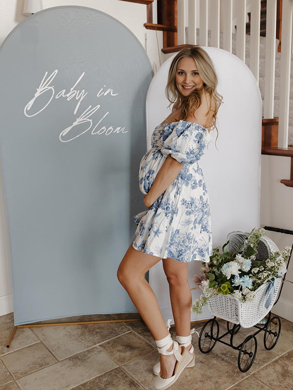 Beaumama robe courte de maternité baby shower bleue à volants et à manches bouffantes avec épaules dénudées et motif floral fête prénatale
