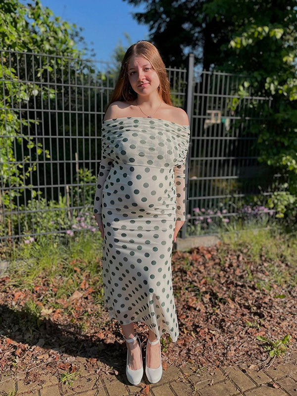 Robe longue grossesse pois épaule dénudée moulante blanche