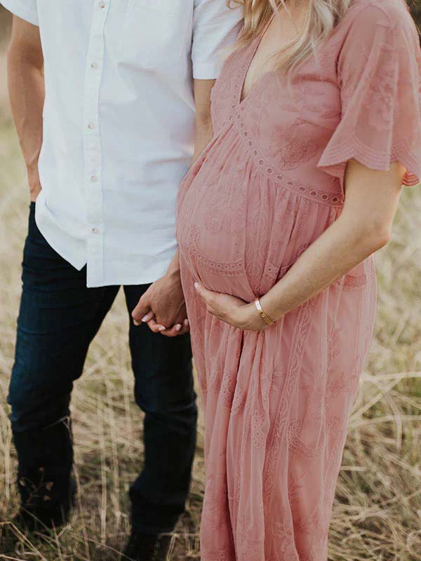 Beaumama robe photo longue grossesse fluide dentelle v-cou manches courtes femme enceinte