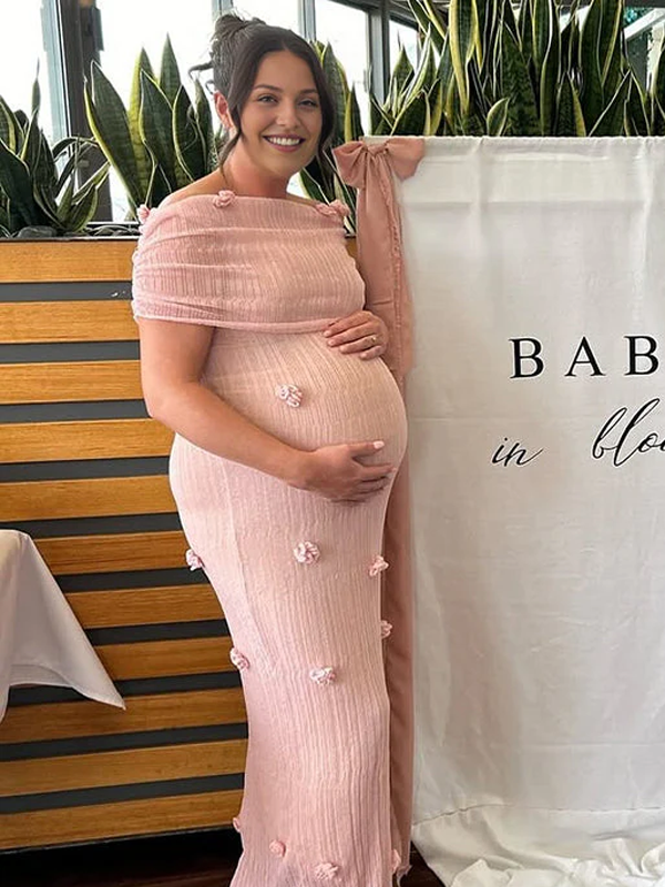 Beaumama robe longue grossesse cérémonie chic babyshower épaule dénudée tulle 3D fleurie photo moulante femme enceinte