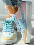 Beaumama baskets blanches à empiècements rose jaune pastel chic femme enceinte bleu