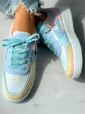Beaumama baskets blanches à empiècements rose jaune pastel chic femme enceinte bleu