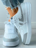 Beaumama baskets blanches à empiècements gris lettres chic femme enceinte aesthetic chaussures